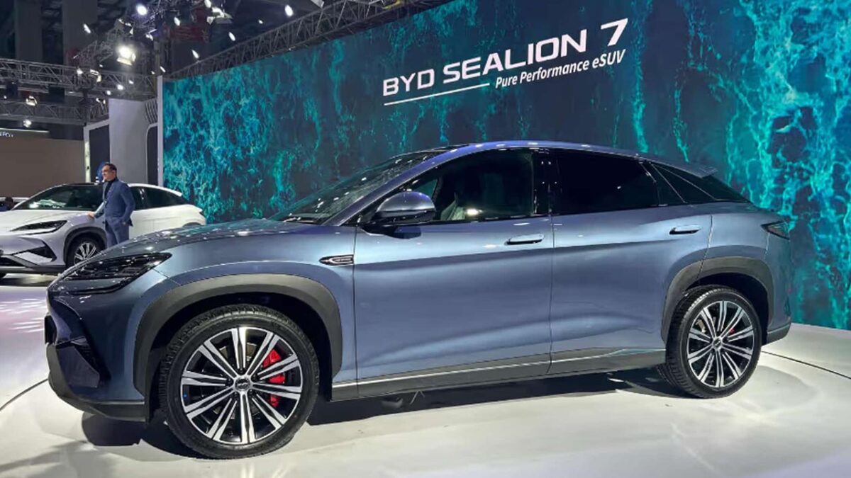 BYD Sealion Safety Features: 11 एयरबैग के साथ लॉन्च हुई सीलियन, ऐसे हैं इसके सेफ्टी फीचर्स