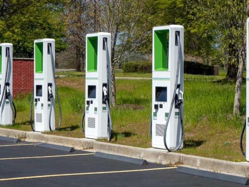 Electric Car Charging Station: इस बिजनेस आइडिया से आप रोजाना कमा सकते हैं 10 हजार रुपए