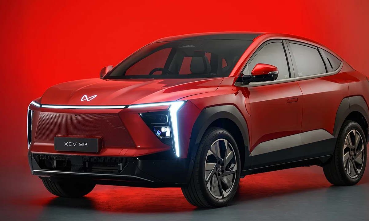 Electric SUVs: रेंज की कोई टेंशन नहीं, 30 लाख से कम में मिल रही ये इलेक्ट्रिक एसयूवी