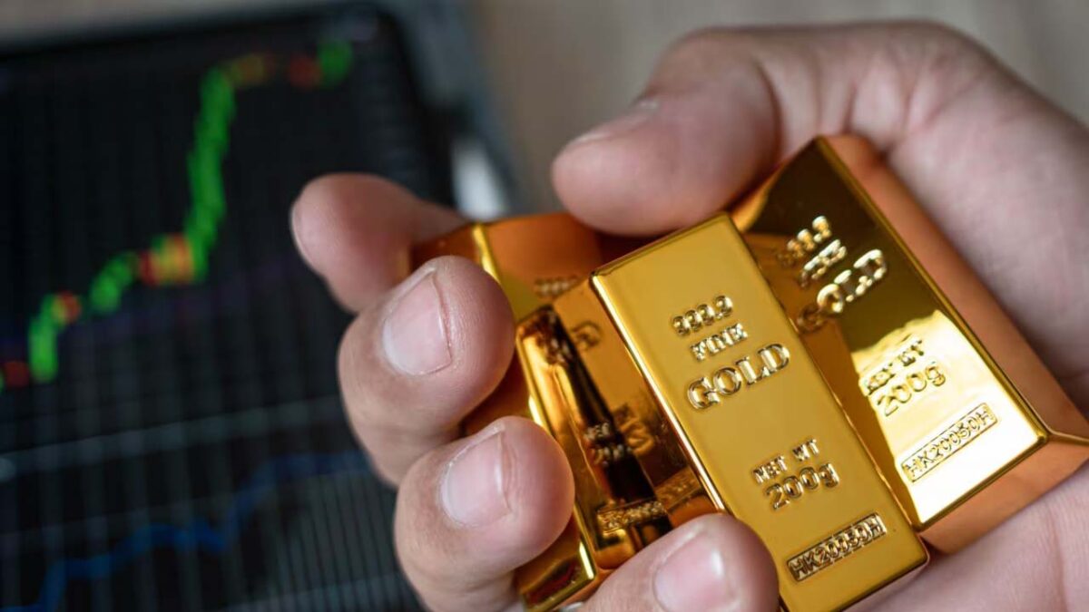 Gold Price Today: सोने के दाम में आई मामूली गिरावट, जानें चांदी का भाव