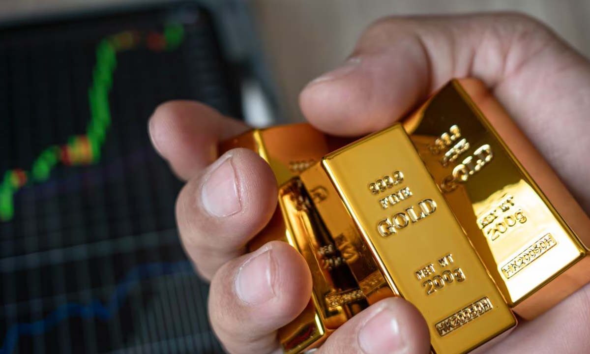 Gold Price Today: सोने के दाम में आई मामूली गिरावट, जानें चांदी का भाव