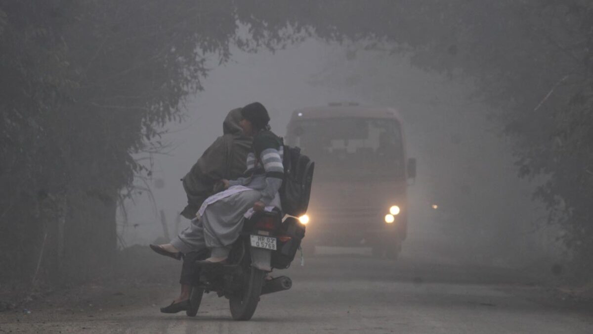 IMD Warning Rain: आईएमडी ने इन राज्यों में बारिश और बर्फबारी की चेतावनी दी, जानें मौसम का हाल