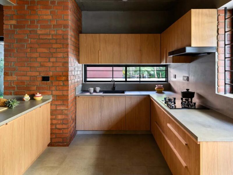 Kitchen Vastu Tips: इस दिशा में न हो किचन, आर्थिक हानि उठानी पड़ सकती है