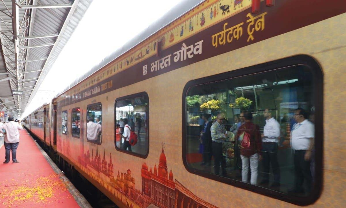Mahakumbh: महाकुंभ के लिए चलेगी भारत गौरव ट्रेन, इसमें हैं ढेरों सुविधाएं, जानें इसका रूट