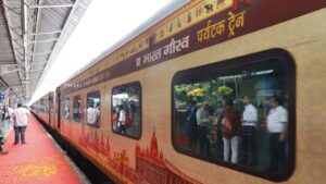 Mahakumbh: महाकुंभ के लिए चलेगी भारत गौरव ट्रेन, इसमें हैं ढेरों सुविधाएं, जानें इसका रूट