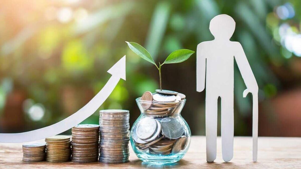 Smart Retirement Planning: सेवानिवृत्ति के बाद चाहते हैं सुखी जीवन तो सुरक्षित निवेश योजनाओं में लगाएं दिमाग