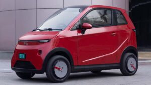 Solar Car: वेवे मोबिलिटी ने लॉन्‍च की पहली सोलर कार, जानें रेंज कीमत और कहां उपलब्‍ध होगी