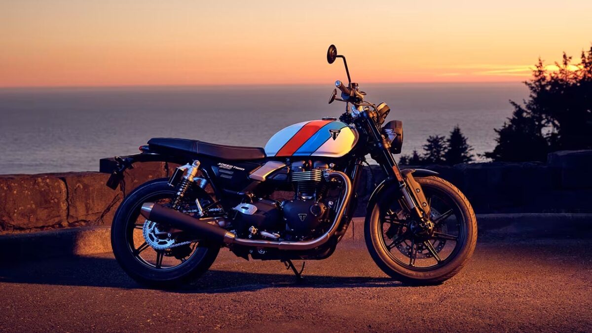 Triumph Speed Twin 900: बहुत खास है ट्रायम्फ स्पीड ट्विन 900, लगती है पुराने दोस्त जैसी जानें इसके फीचर्स