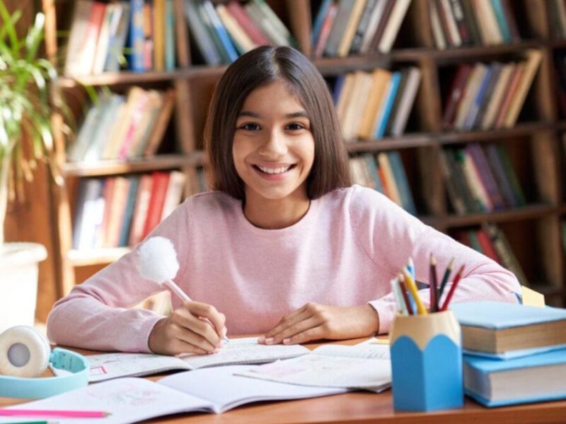 Vastu Tips for concentration in study: पढ़ाई में बच्चों का मन नहीं लगता तो करें ये उपाय