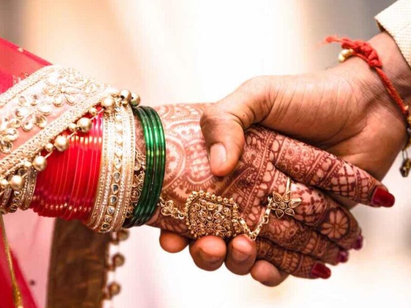 Vastu Tips for married women: शादीशुदा महिलाएं ऐसे घर में ल सकती हैं धन और वैभव
