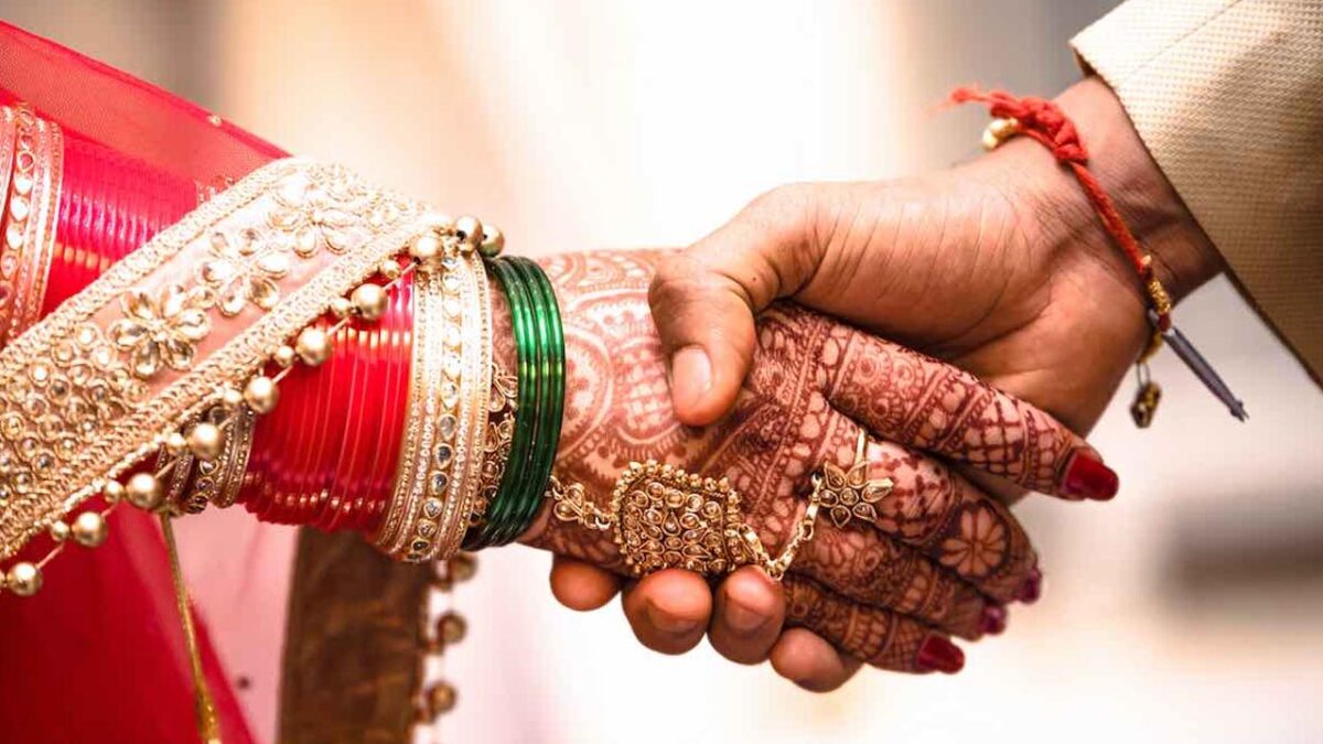 Vastu Tips for married women: शादीशुदा महिलाएं ऐसे घर में ल सकती हैं धन और वैभव