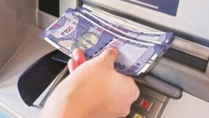 ATM: जानिए क्या एटीएम से रुपये निकालना हो जाएगा महंगा? अब कितना लगेगा चार्ज?