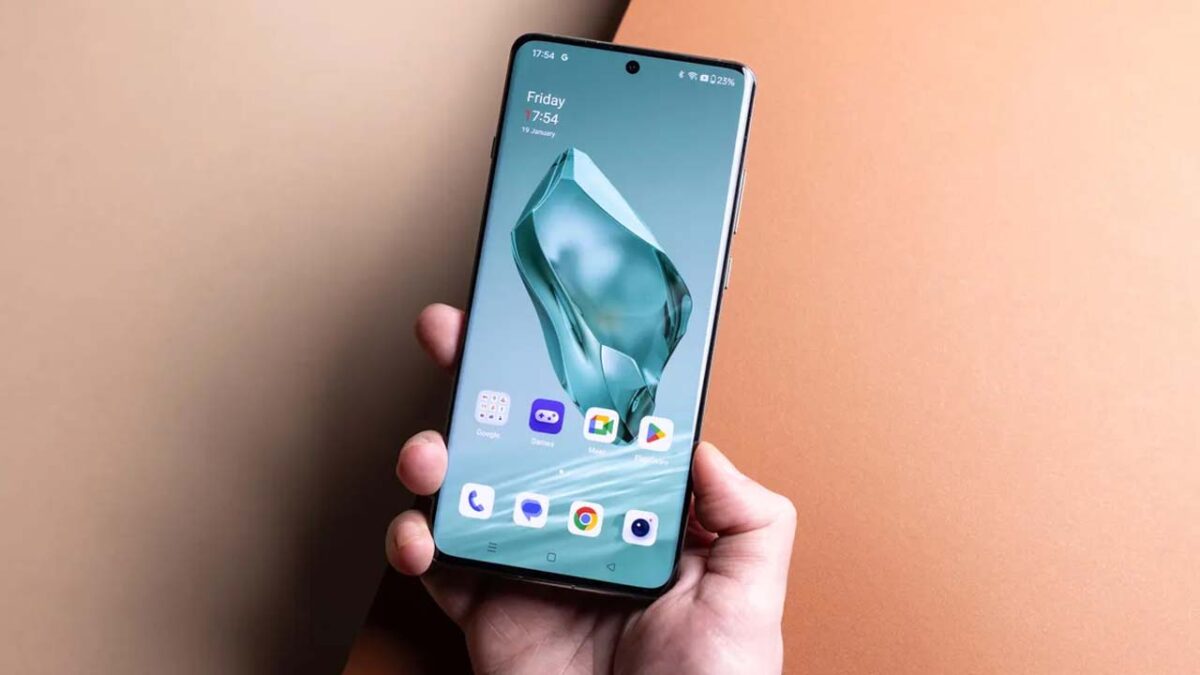 Amazon दे रहा OnePlus 12 पर शानदार डिस्‍काउंट, जानें कैसे हैं फीचर्स