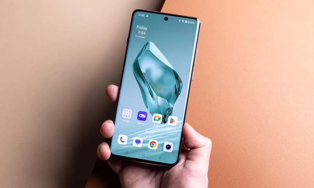 Amazon दे रहा OnePlus 12 पर शानदार डिस्‍काउंट, जानें कैसे हैं फीचर्स