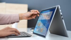 Laptops: लैपटॉप पर अमेजन दे रहा बेस्ट डिस्काउंट ऑफर, जानें क्या है डील?