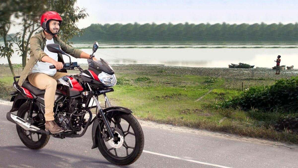 Bajaj Discover 150: स्टाइल, पावर और कम्फर्ट का तड़का है इस बाइक में, इतनी है माइलेज