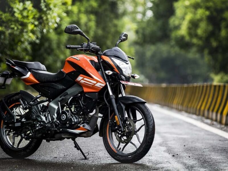 पावरफुल बाइक है Bajaj Pulsar NS125, खूबियां जानकर आप भी खरीदने की सोचेंगे