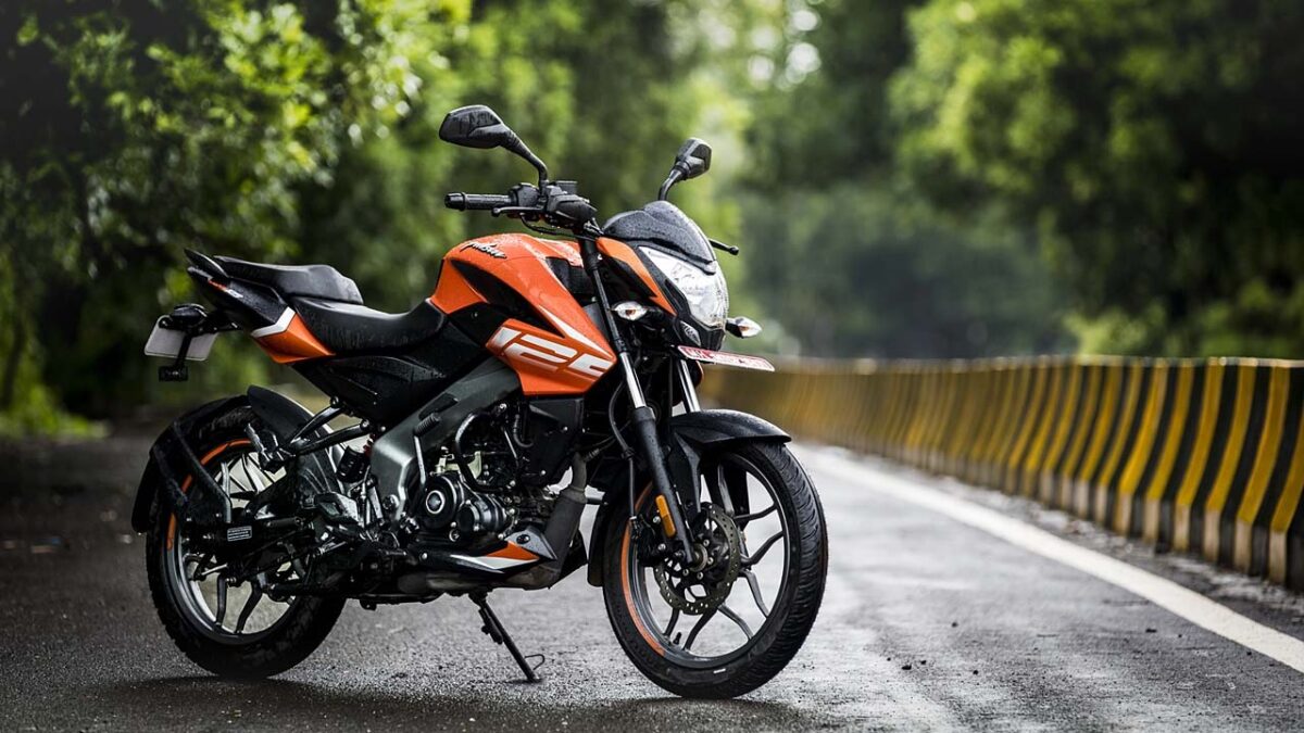 पावरफुल बाइक है Bajaj Pulsar NS125, खूबियां जानकर आप भी खरीदने की सोचेंगे