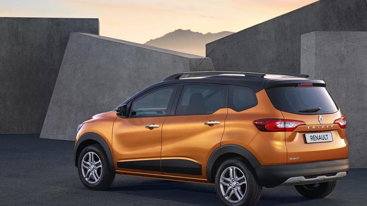 Discount on Renault Triber: रेनॉल्ट ट्राइबर पर मिल रहा इतना डिस्काउंट, जानें कितनी है माइलेज?