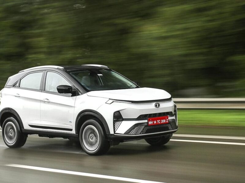 TATA Nexon: टाटा की इस पॉपुलर SUV पर कंपनी दे रही 45 हजार का डिस्काउंट, जानें कैसे हैं फीचर्स