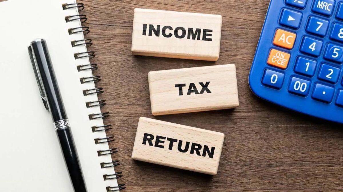 ITR: जानिए क्‍या 12 लाख से कम आय वालों को भी भरनी होगी आईटीआर?