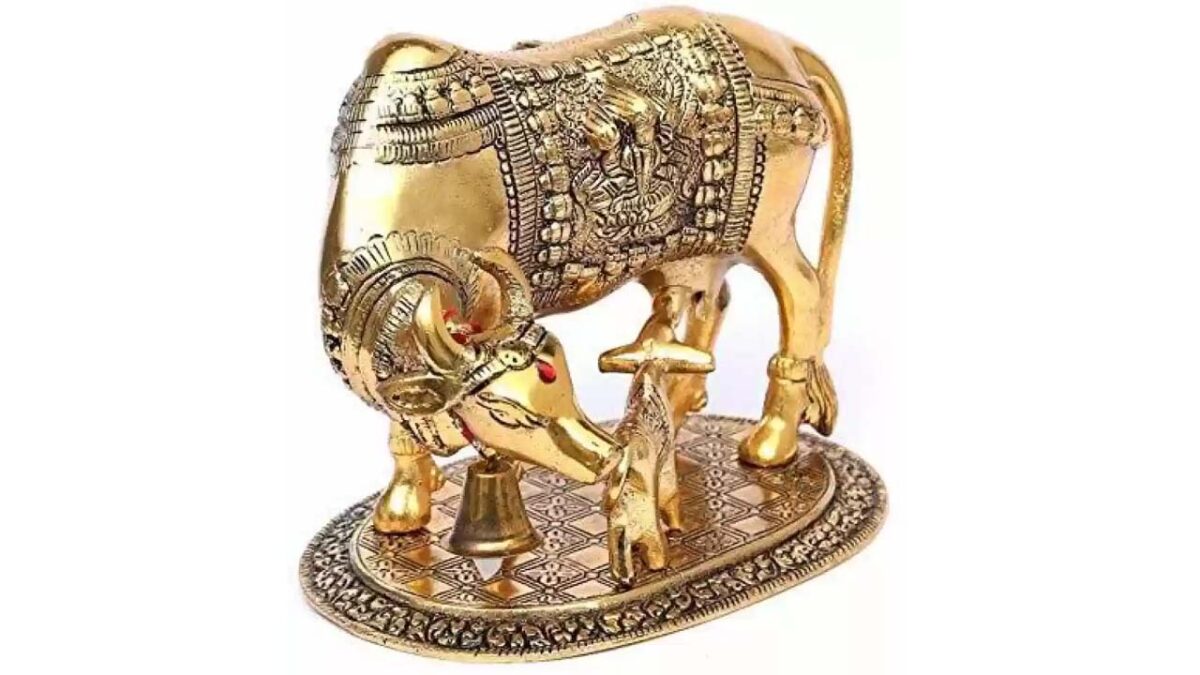 Kamdhenu: कामधेनु गाय की मूर्ति घर में कहां रखें, हमेशा बनी रहेगी बरकत