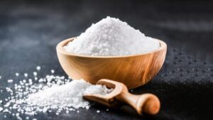 Namak Ke Upay 2025: बड़े काम के हैं नमक के चमत्कारी टोटके, जानिए कैसे उठाएं लाभ?