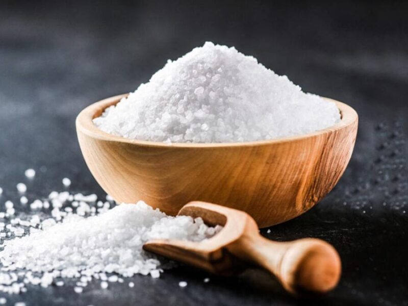 Namak Ke Upay 2025: बड़े काम के हैं नमक के चमत्कारी टोटके, जानिए कैसे उठाएं लाभ?