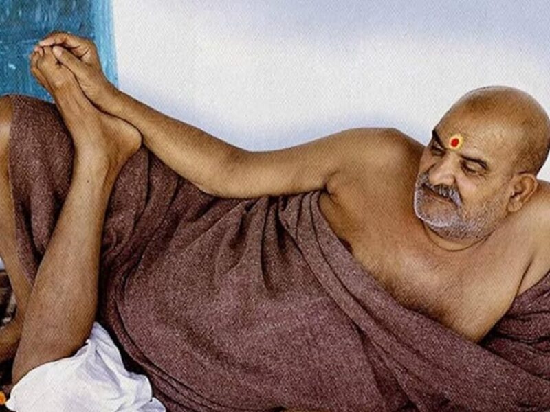 Neem Karoli Baba: नीम करोली बाबा के अनुसार ना करें ये गलतियाँ, जीवन में कभी आगे नहीं बढ़ पाएंगे