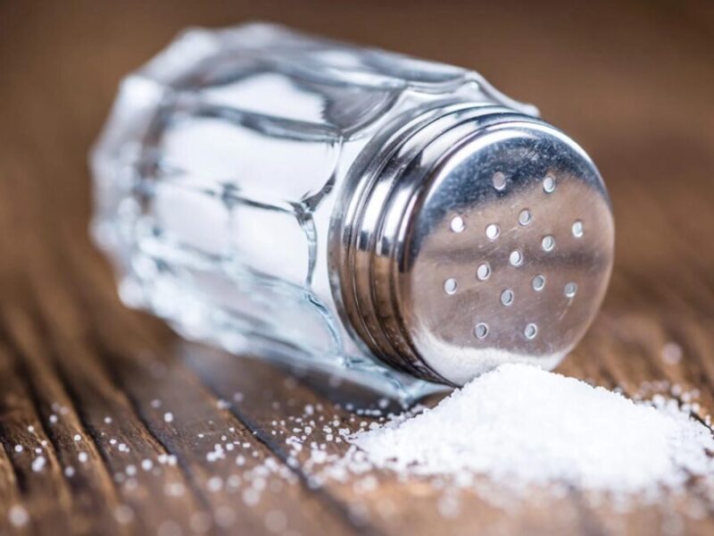 Salt Upay: नमक का ये उपाय आपकी हर समस्या का निकल देगा तोड़, जानिए कैसे काम करेगा ये टोटका?