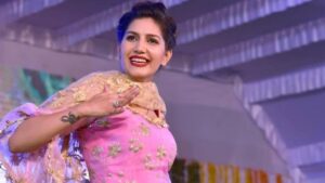 Sapna Choudhary Dance: बजे रात के 12 पर सपना चौधरी ने दिखाई गजब की अदाएं