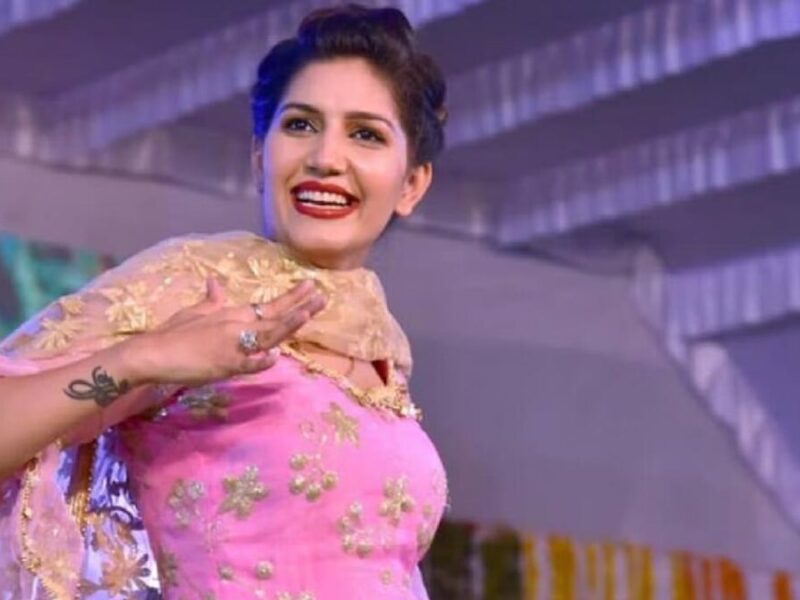 Sapna Choudhary Dance: बजे रात के 12 पर सपना चौधरी ने दिखाई गजब की अदाएं
