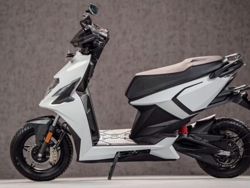 Simple One Electric Scooter: सिंगल चार्ज में मॉडिफाइड सिंपल वन स्कूटर देती है 248 किमी की माइलेज