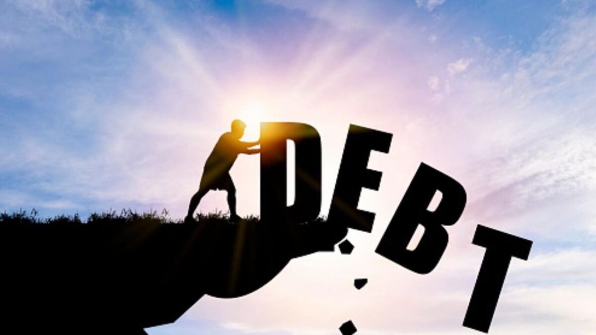 Vastu Tips for debt free: कर्ज से मिलेगी मुक्ति, करने होंगे बस वस्तु के ये आसान उपाय