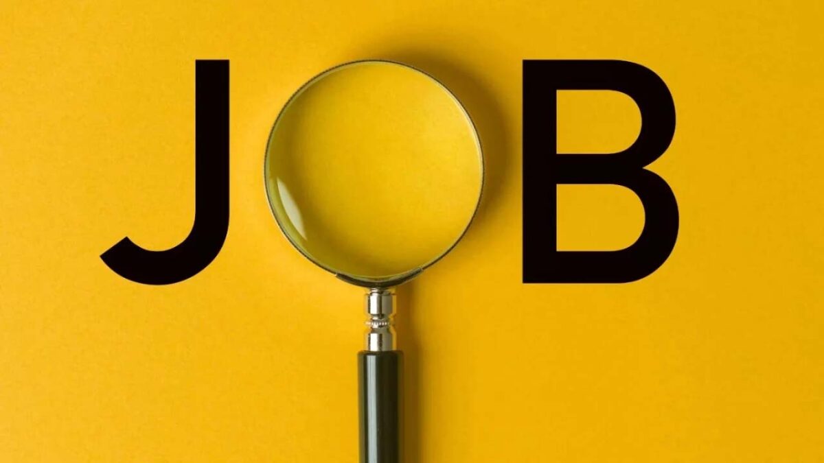 Vastu Tips for Sarkari job: सरकारी जॉब चाहते हैं तो वास्‍तु के इन नियमों का पालन करें