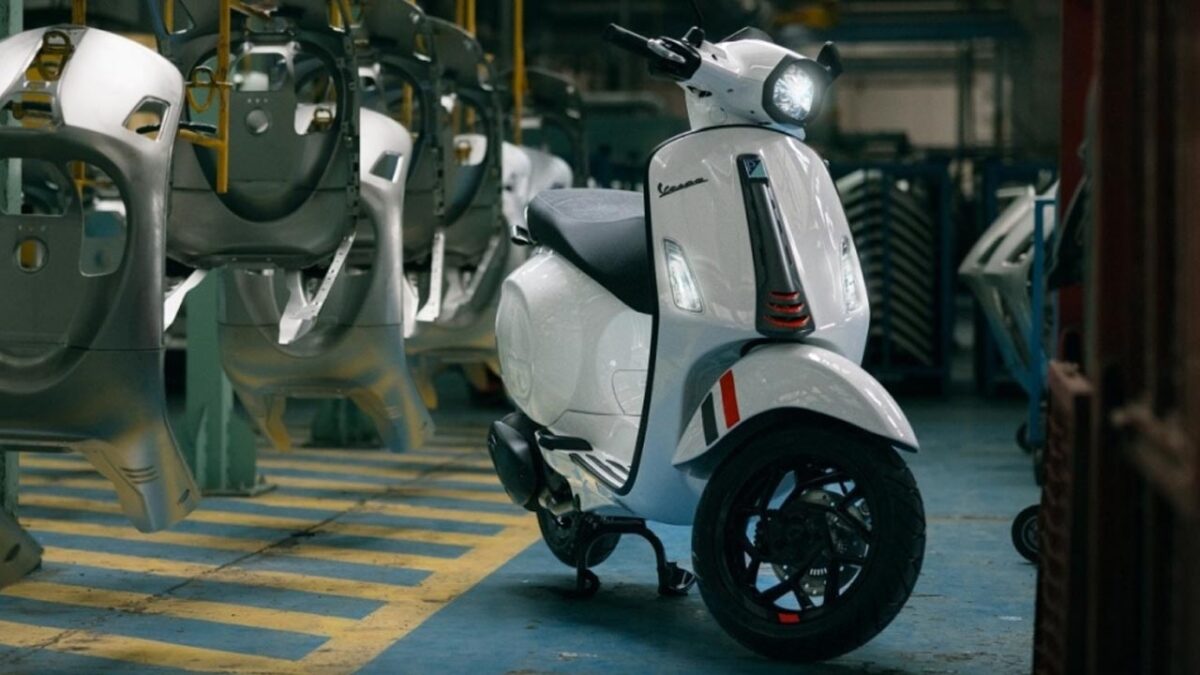 Vespa S new Pro: जानिए टॉप वेरिएंट की क्या है कीमत, इसके कलर वेरिएंट भी गजब के हैं